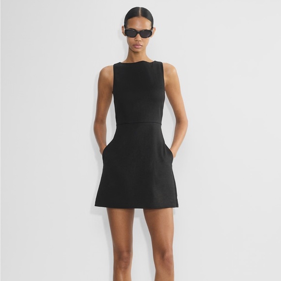 Aritzia Dresses & Skirts - Aritzia Babaton Bond Linen Dress